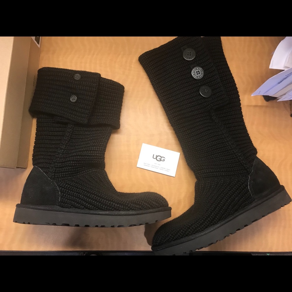 New in box Ugg Classic Cardy Black Size 9